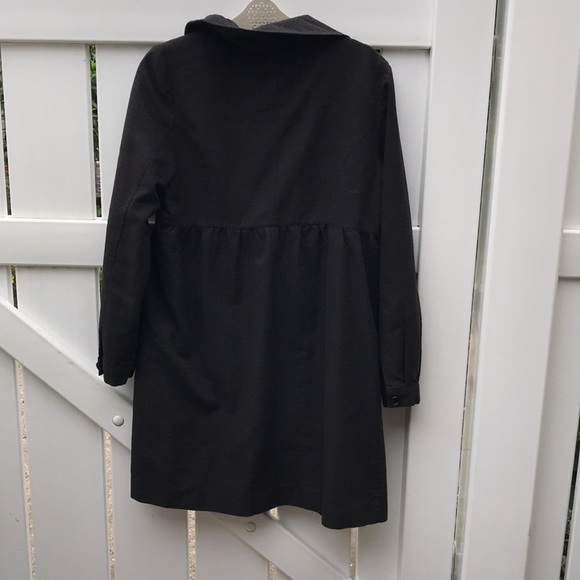 light overcoat for when there’s just a chill in the air - Picture 2 of 9